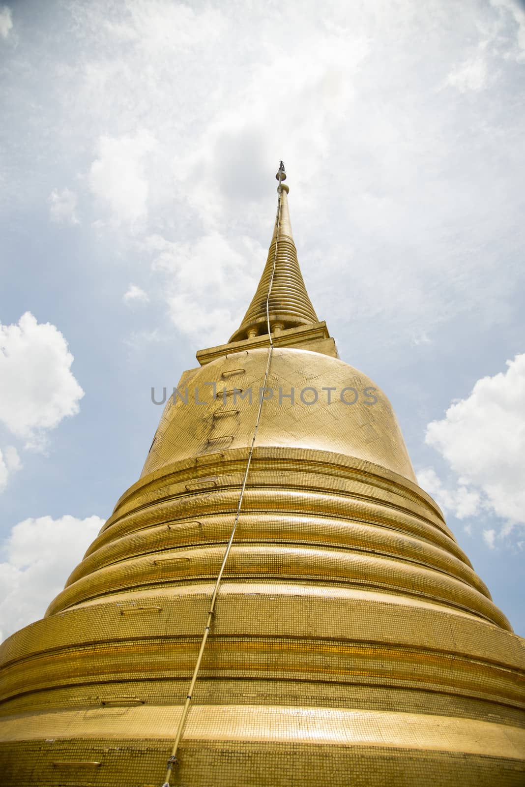 Golden pagoda in Wat Sraket Thailand3