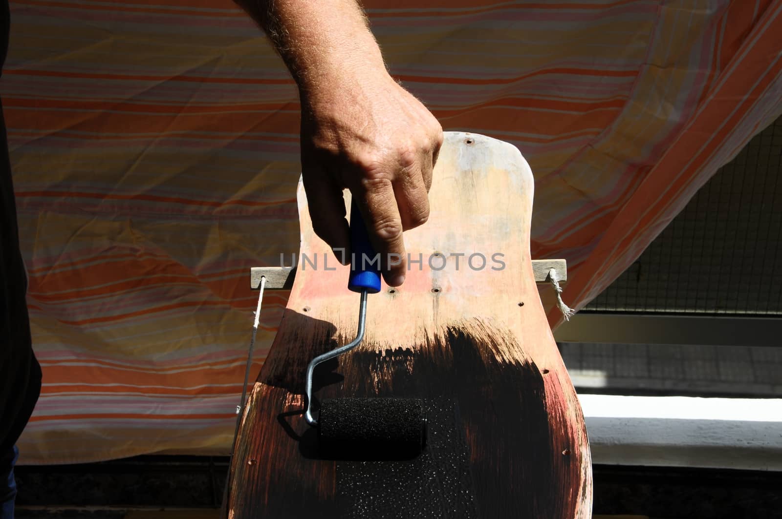 Restore an Old Vintage Skateboard with Black Painting