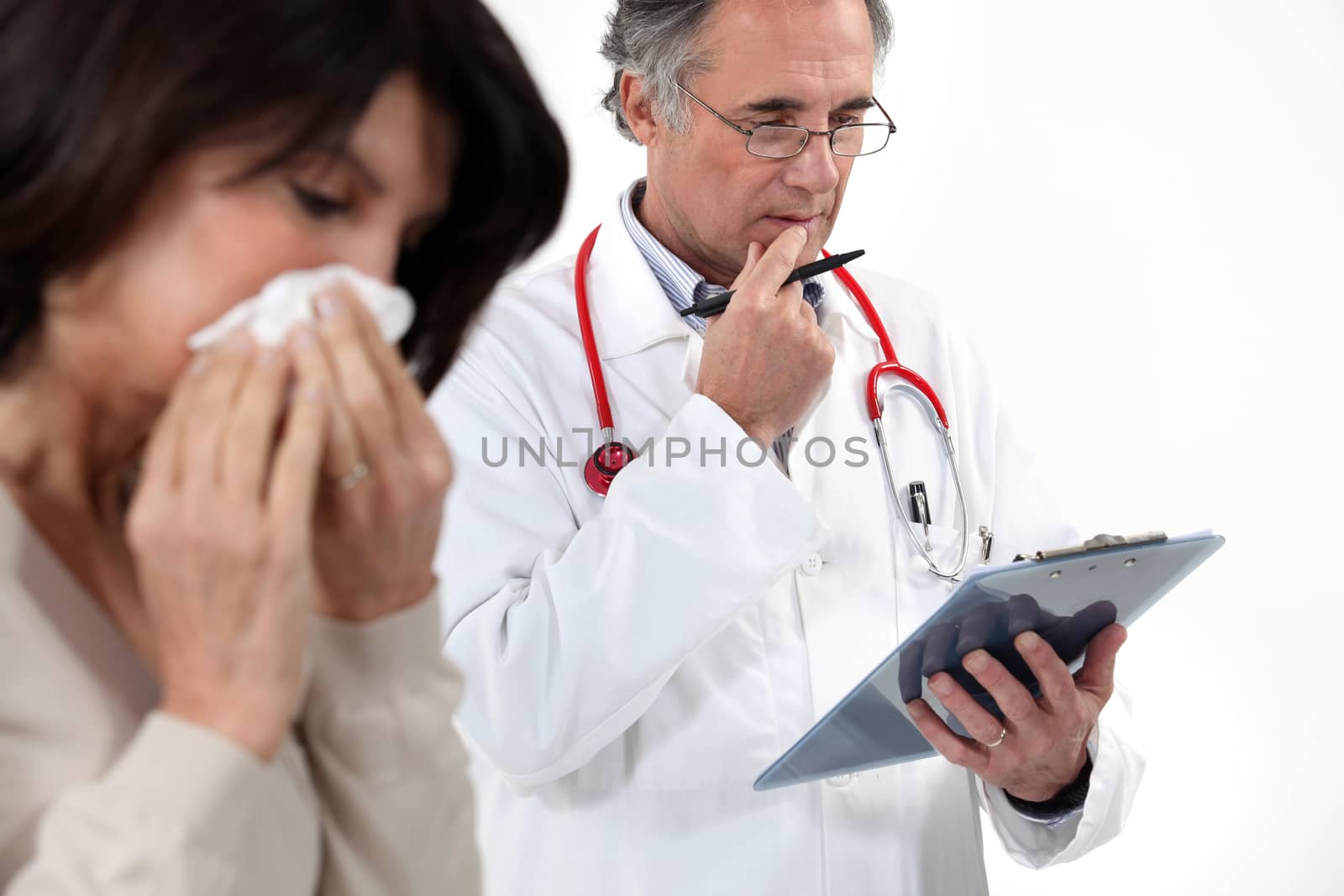 doctor examining a patient by phovoir