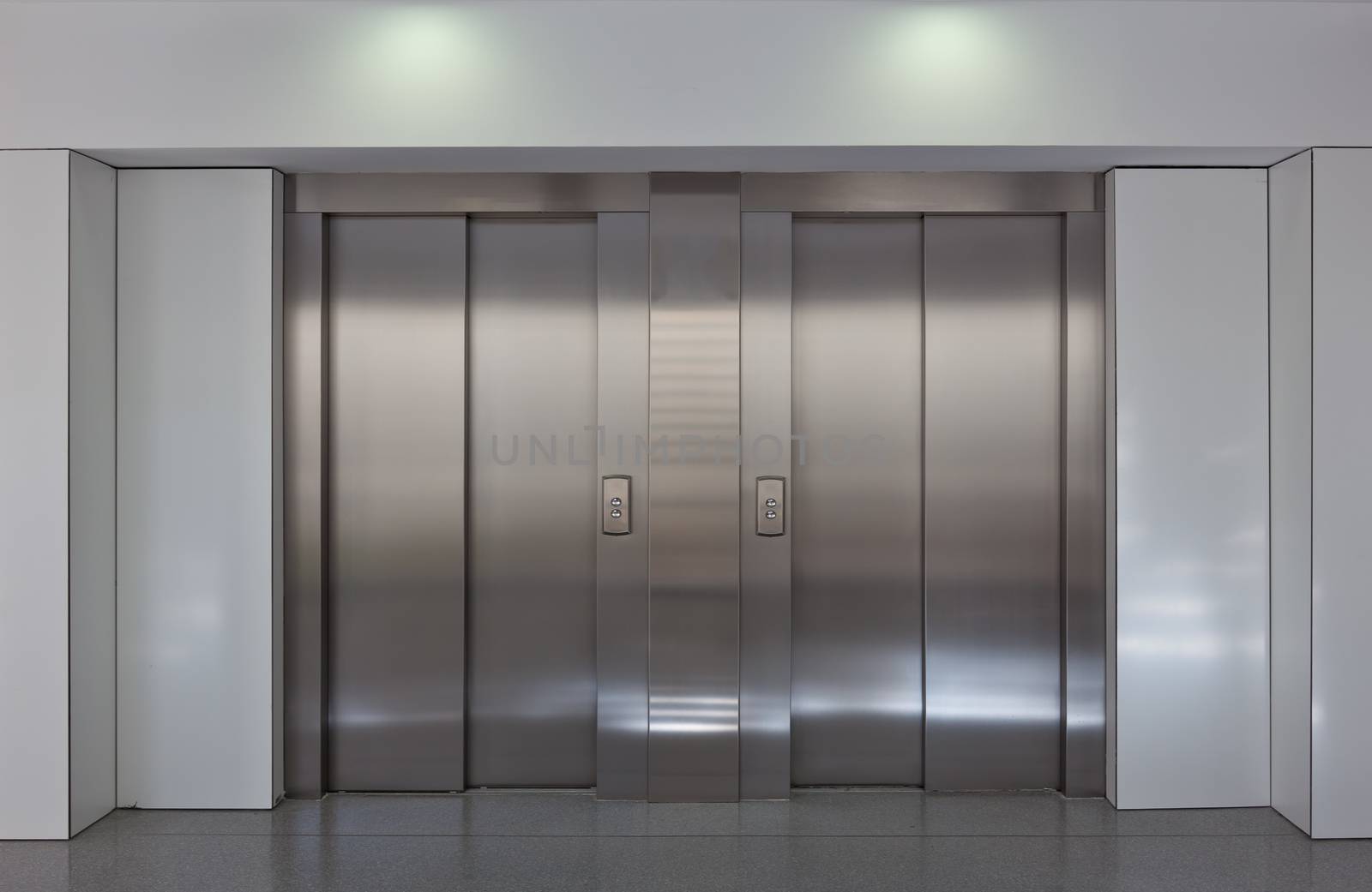 elevator doors by vicnt