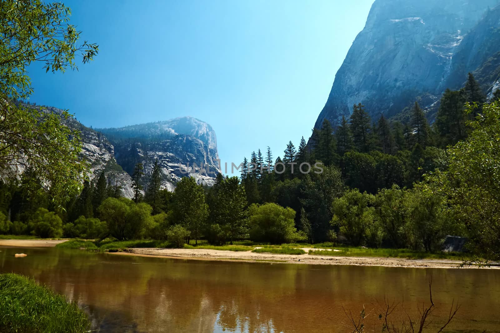 Yosemite Valley by LoonChild