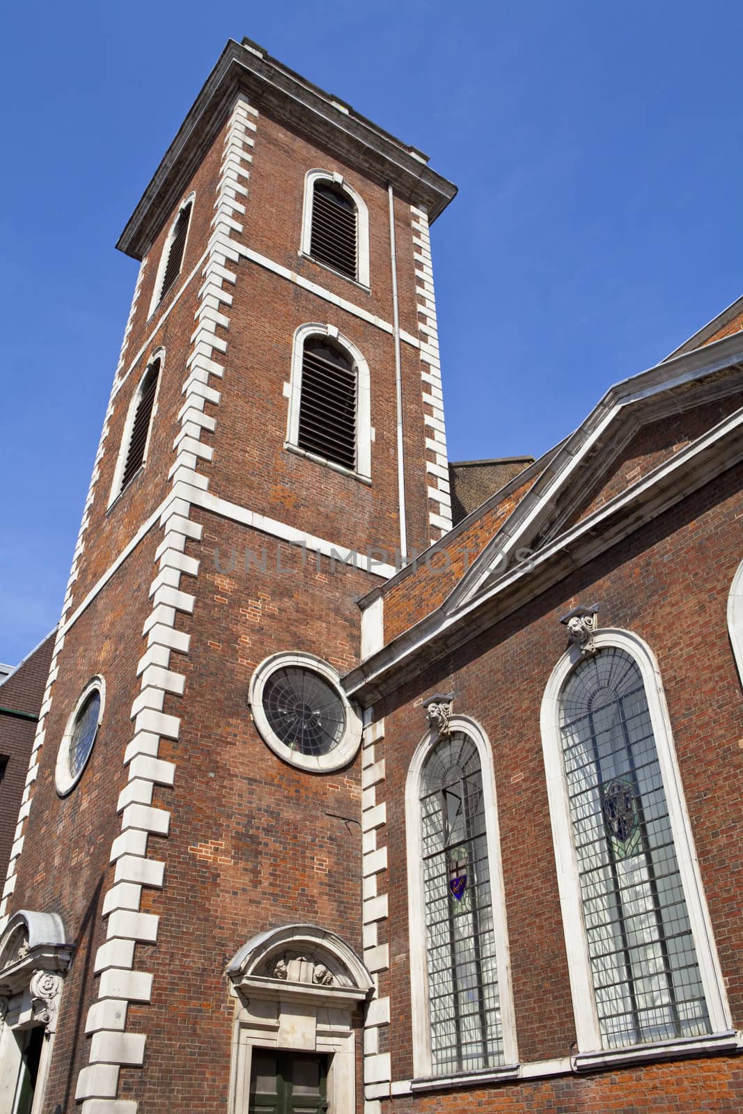 St. Thomas' Church in London by chrisdorney