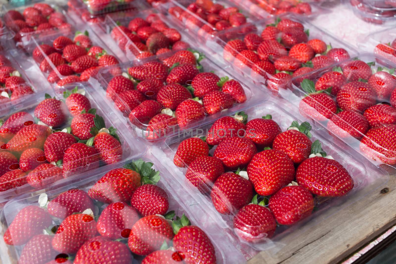 strawberry fruits in plastic pack