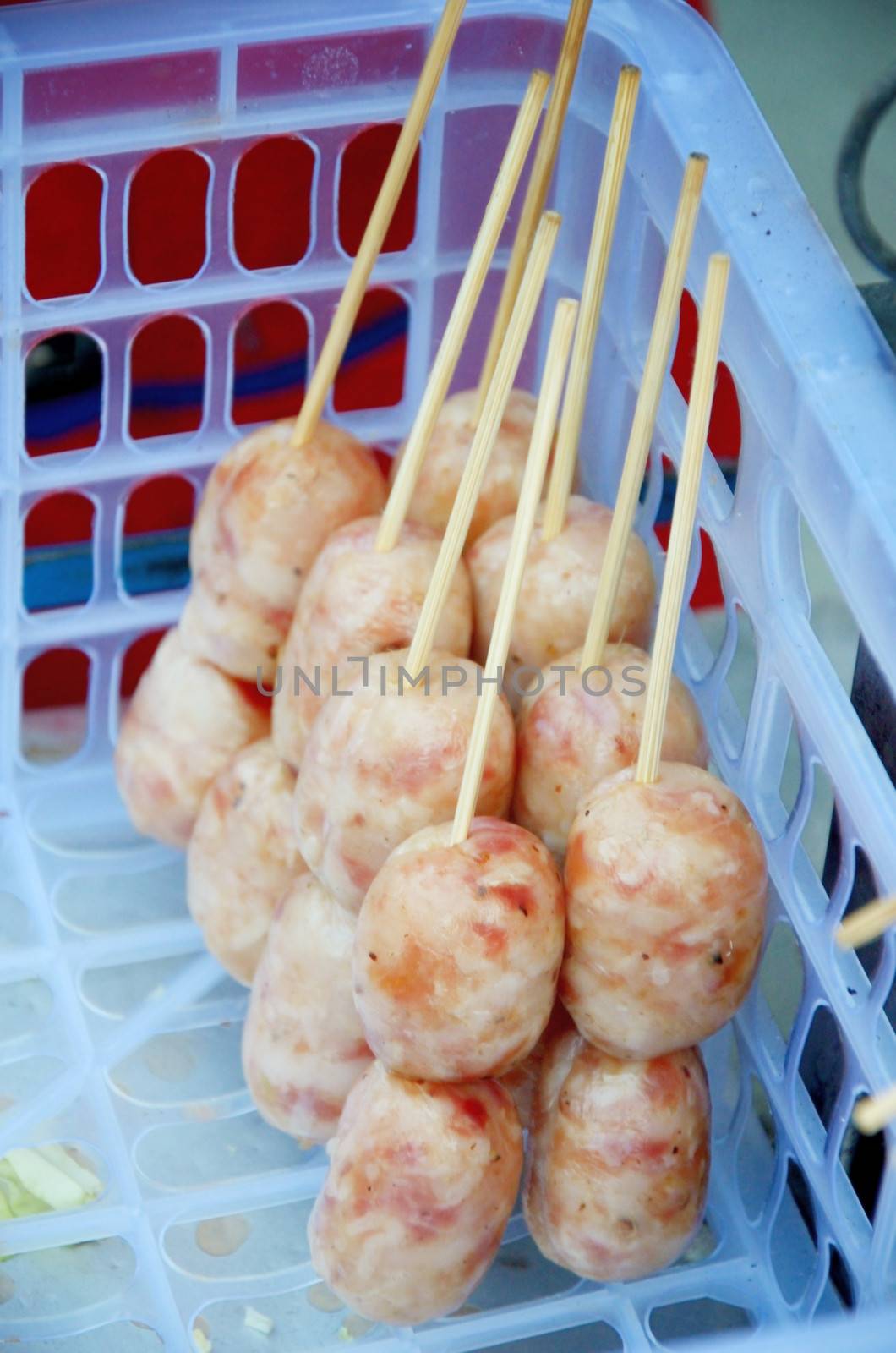 Preparation of Isan sausage in basket by pixbox77