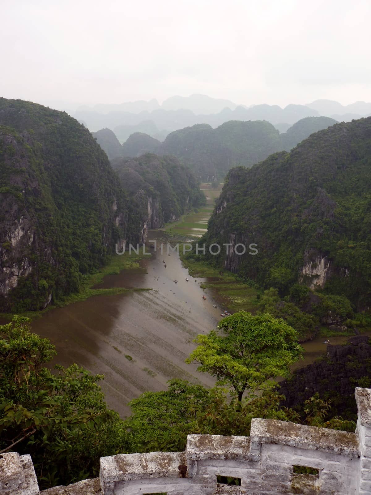 Tam Coc river by nicousnake