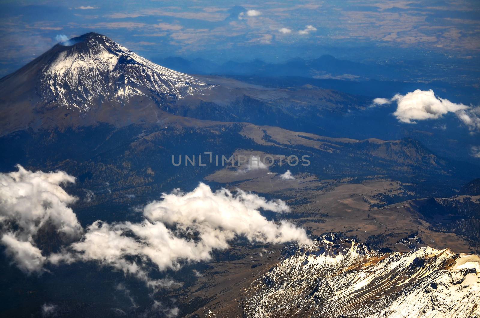 Popocatepetl Volcano by jkraft5