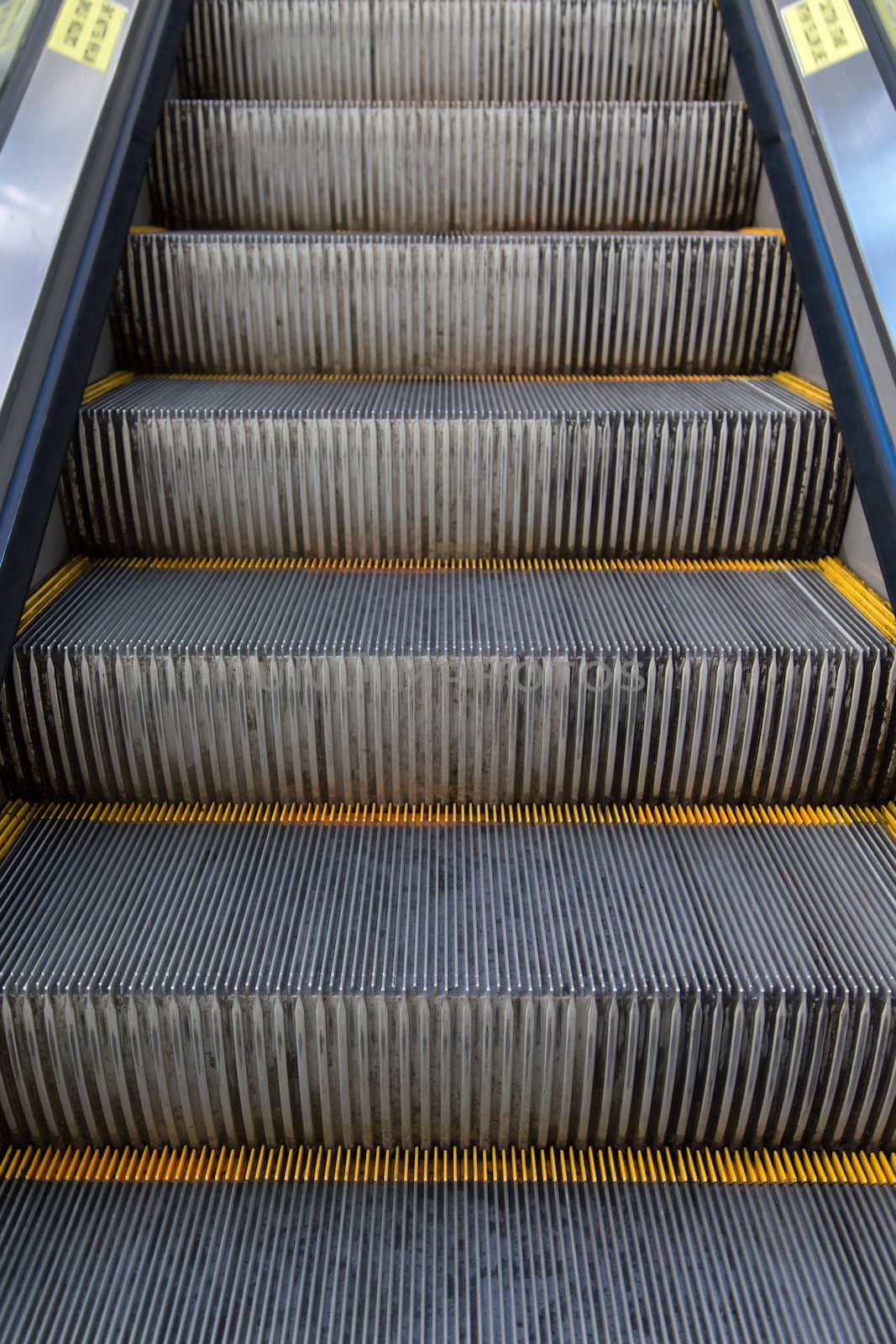 Escalators floor by ngarare