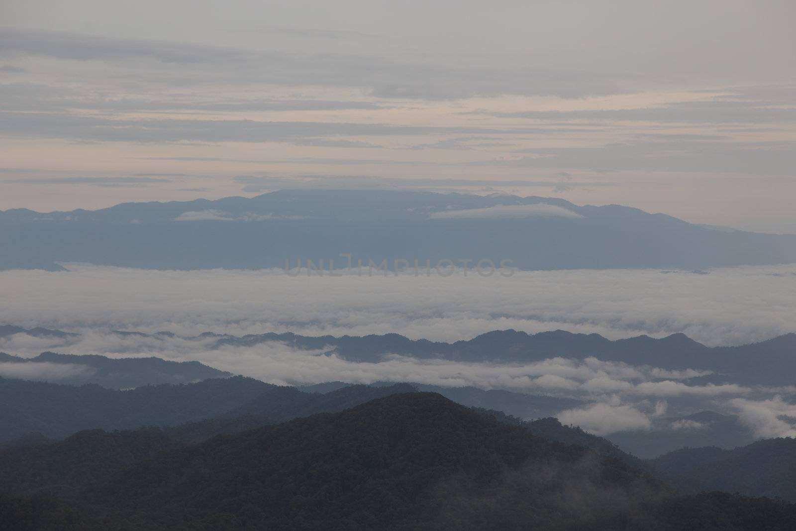 Mountain and sky by ngarare