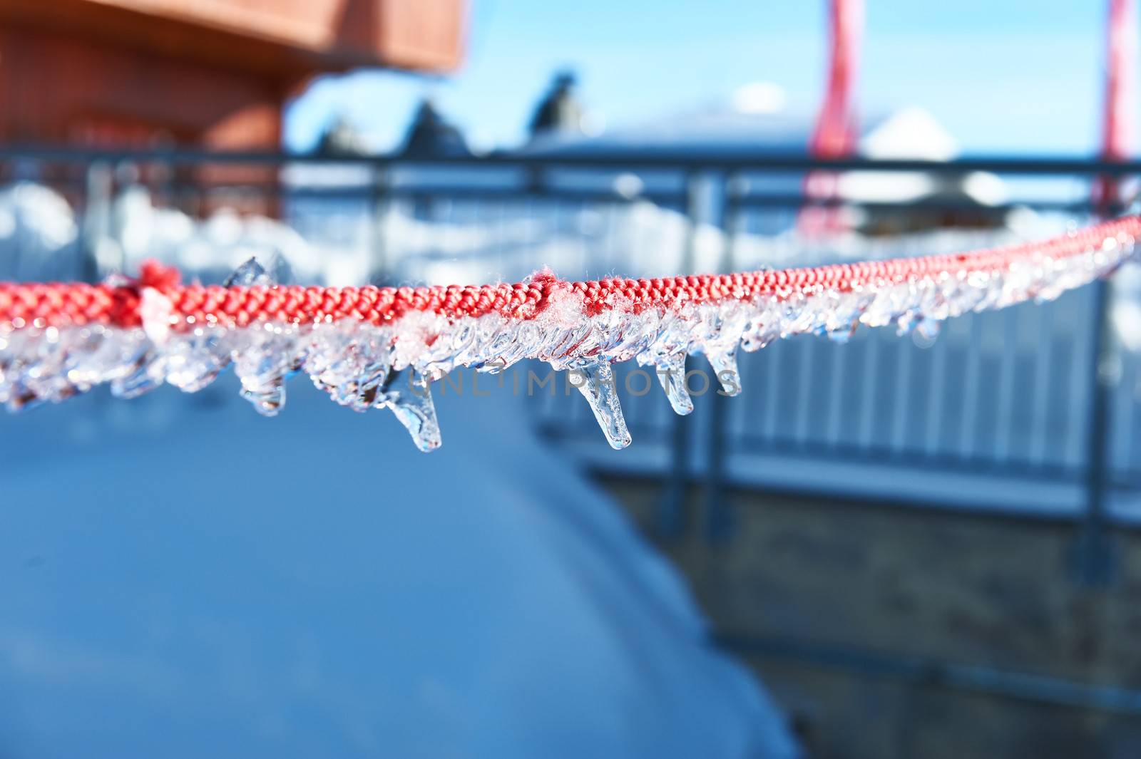 Rope with icicles by haveseen
