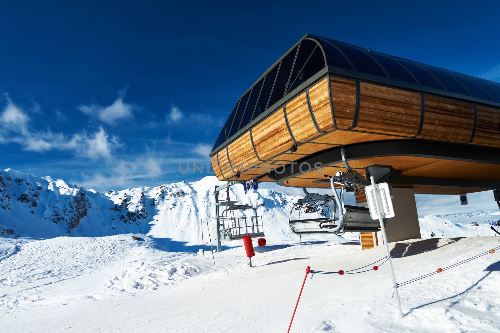 Ski lift station by haveseen