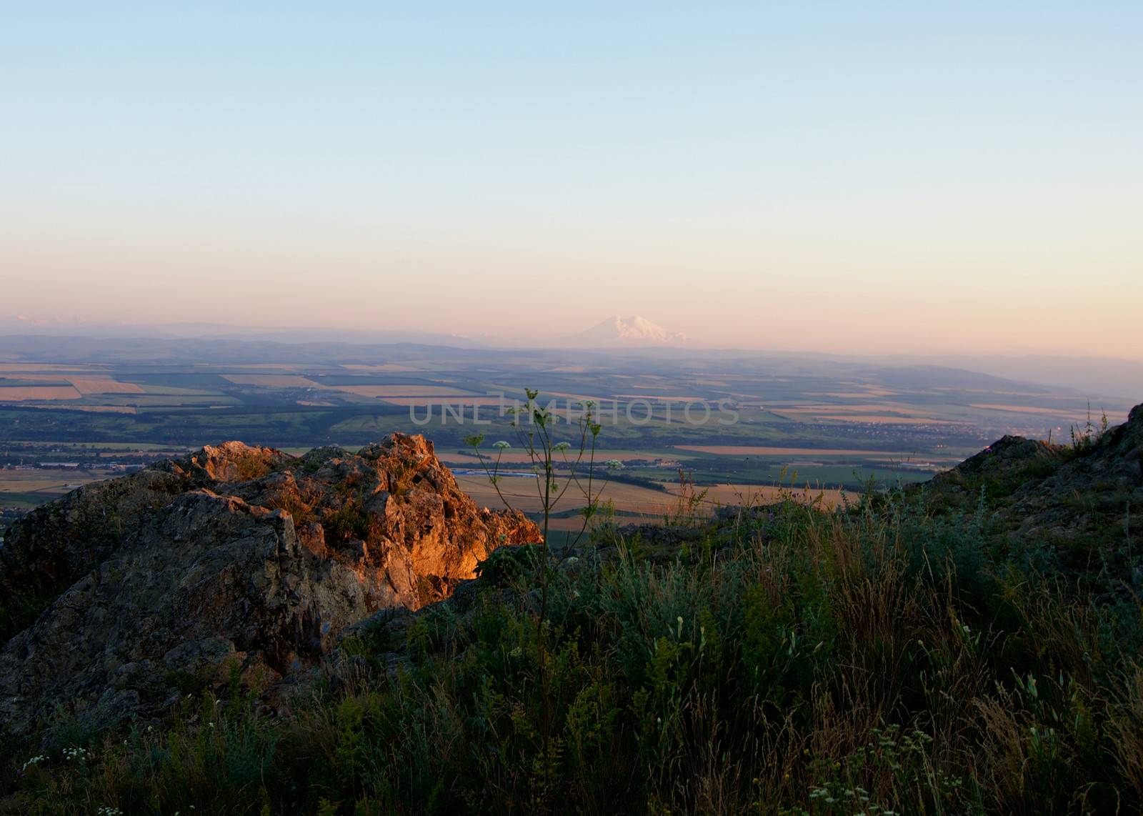 Elbrus in Distance by zhekos