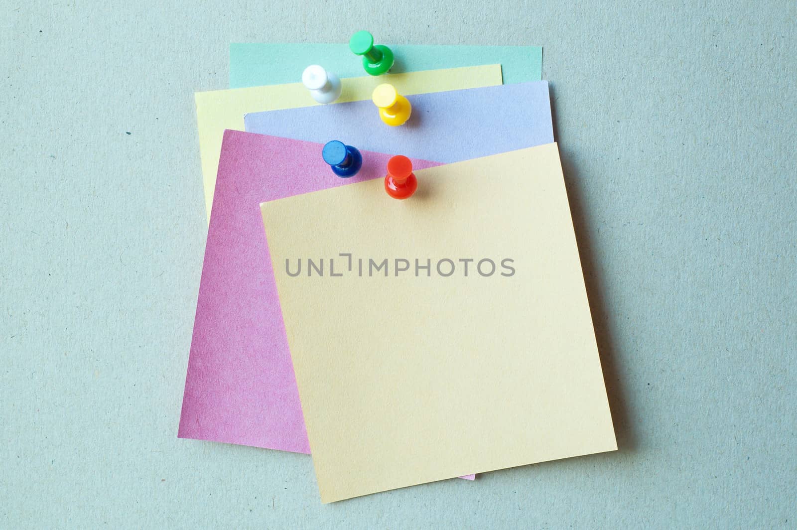 color pins with color note paper
