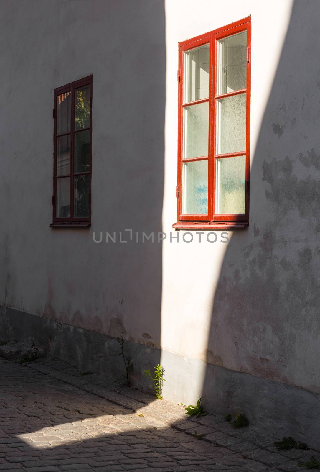 Sunlight on a house wall by anikasalsera