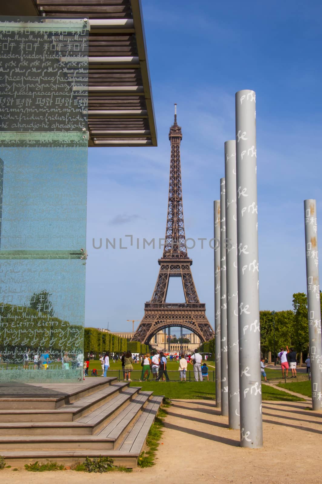 Eiffel tower in Paris by sognolucido