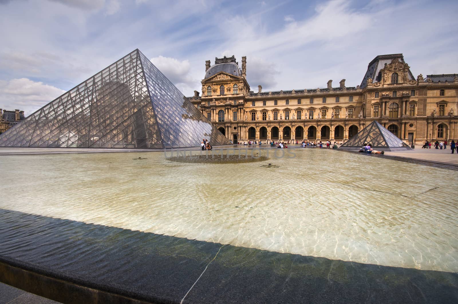 the Louvre museum in Paris by sognolucido