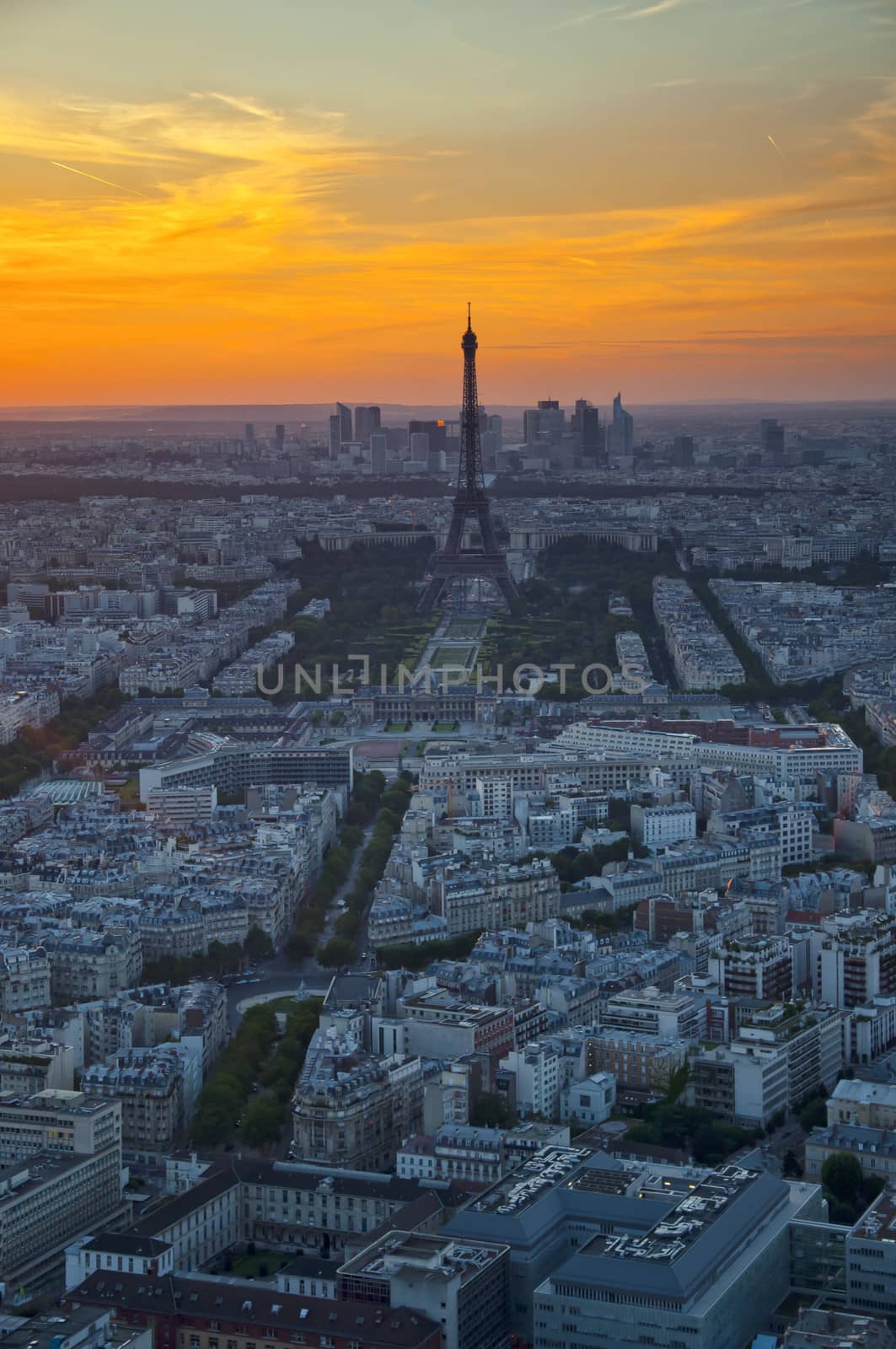 Paris city at sunset by sognolucido