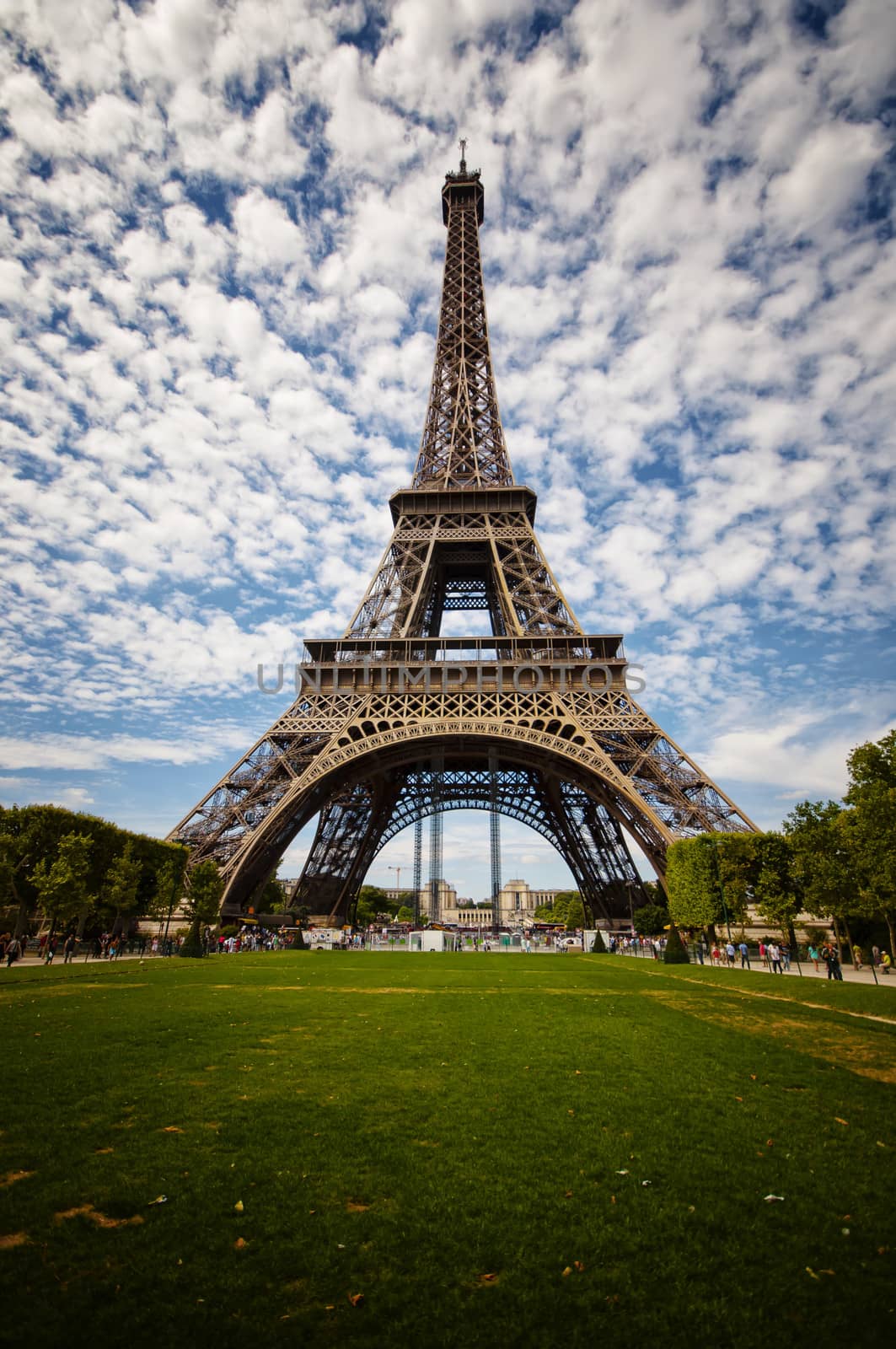 Eiffel tower in Paris by sognolucido