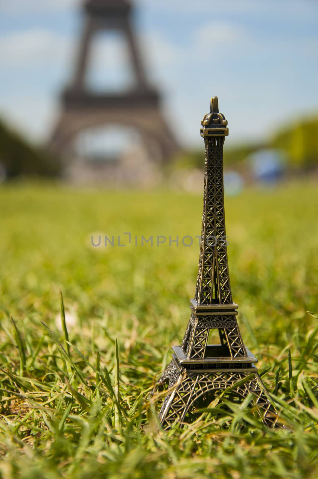 Eiffel tower in Paris by sognolucido