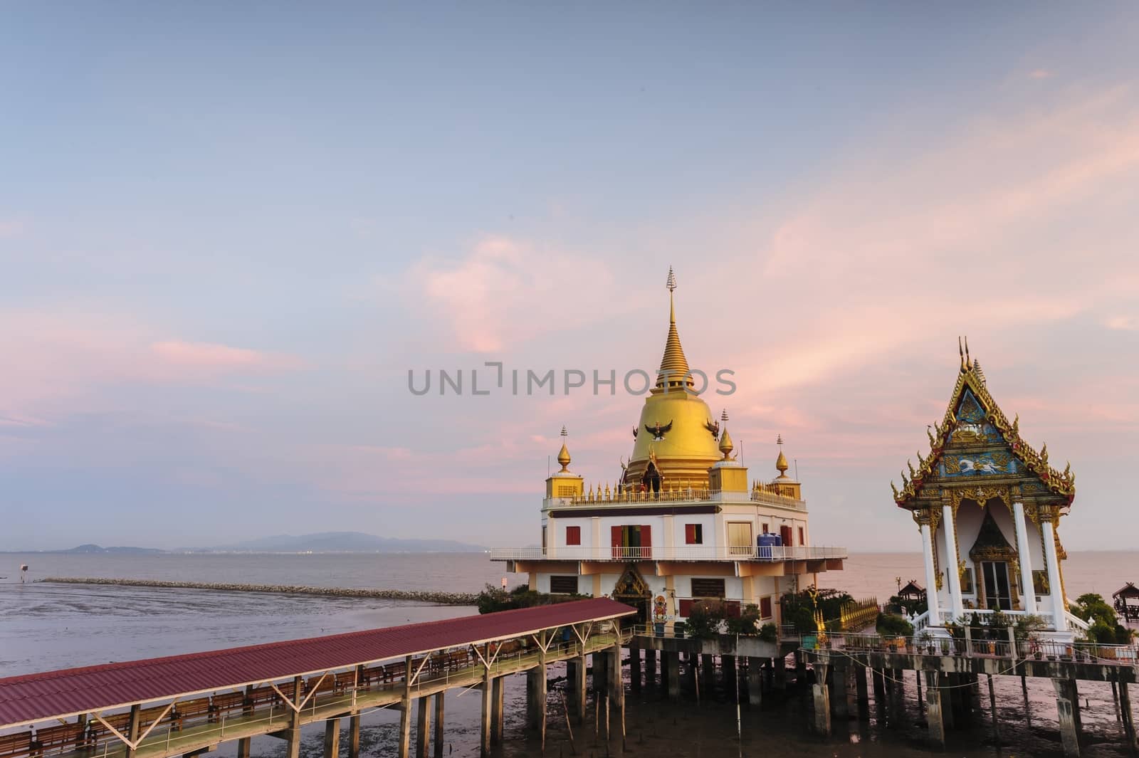 Beautiful twilight Phra Maha Pagoda Ganges Precha Prapakorn (Mid by ngungfoto