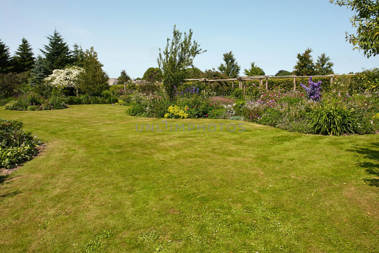 Attractive beautiful English style formal garden classical creative gardening