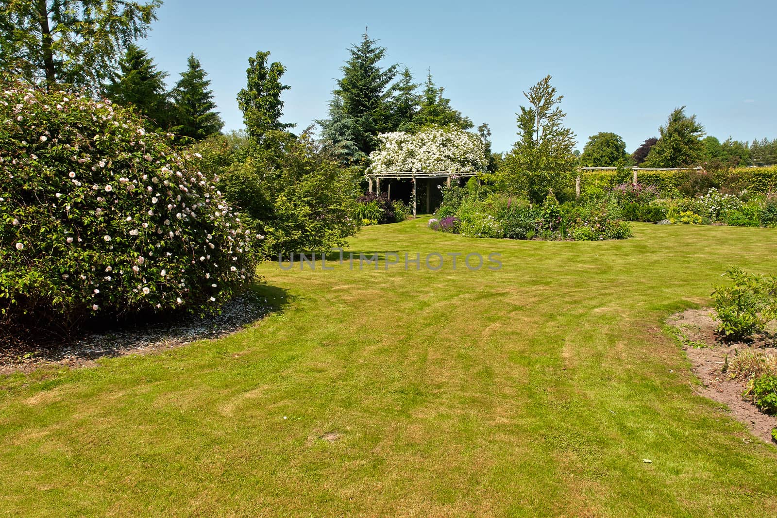 Attractive beautiful English style formal garden classical creative gardening