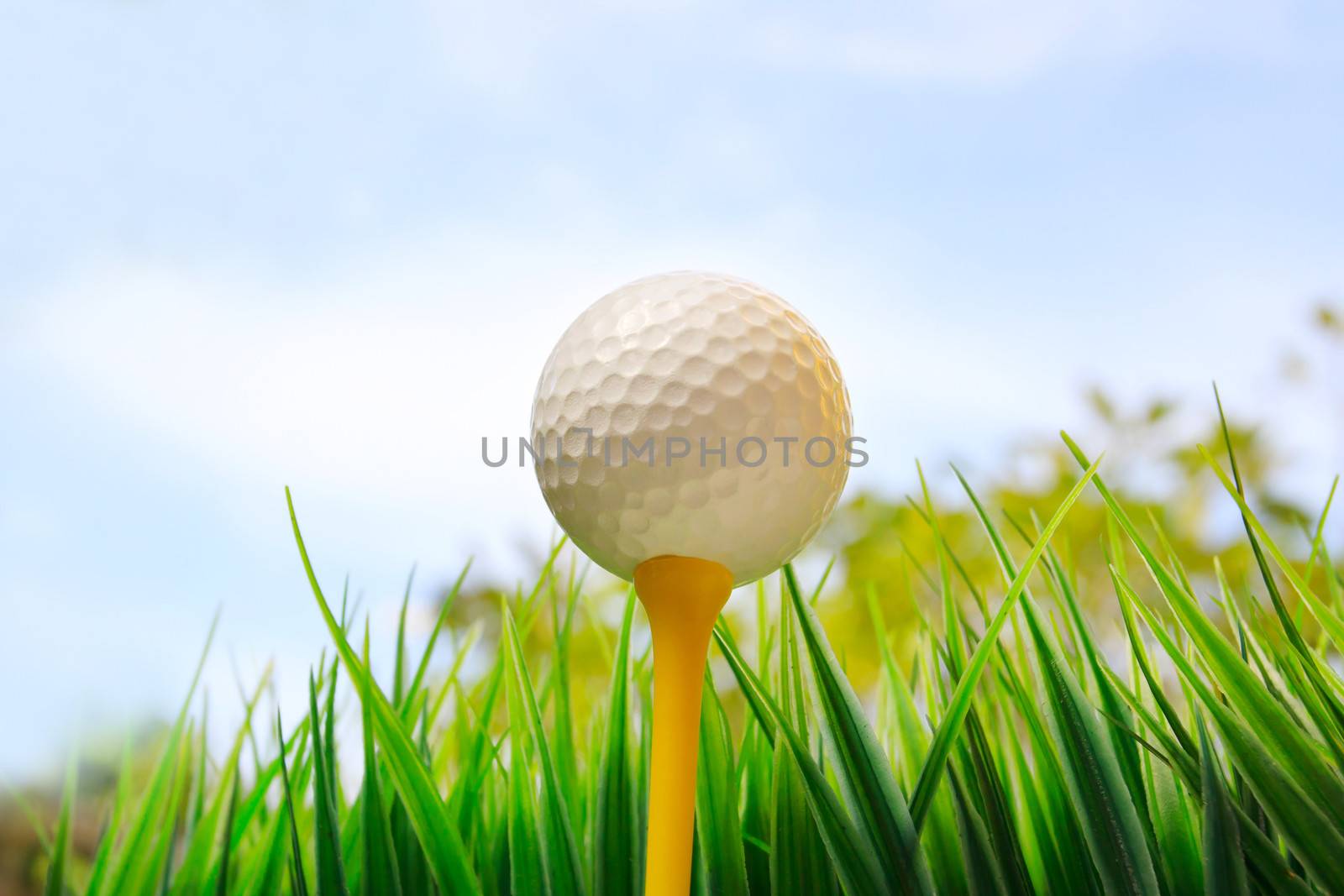 golf ball by khunaspix