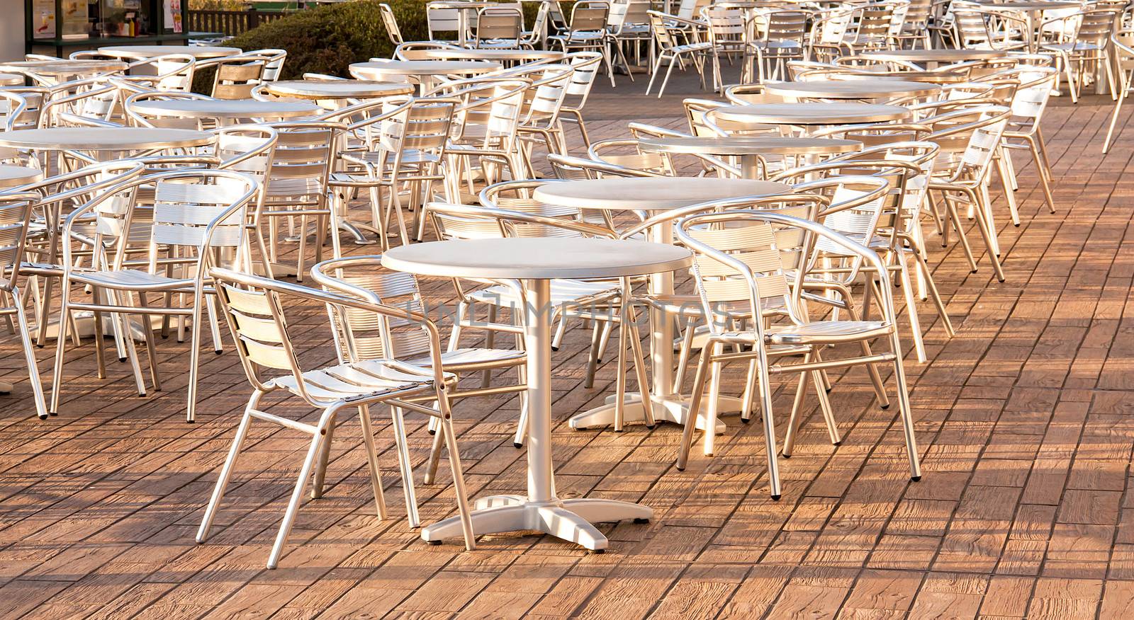 Table and chairs For outdoors restaurants