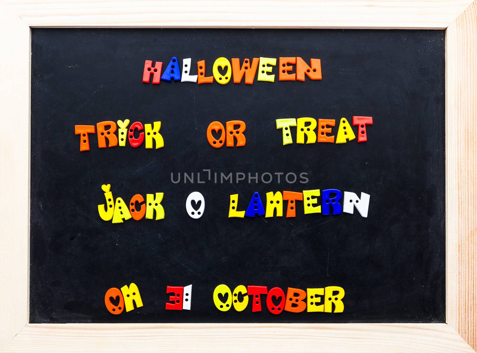 Color halloween words on clip board. words on black board. by jame_j@homail.com