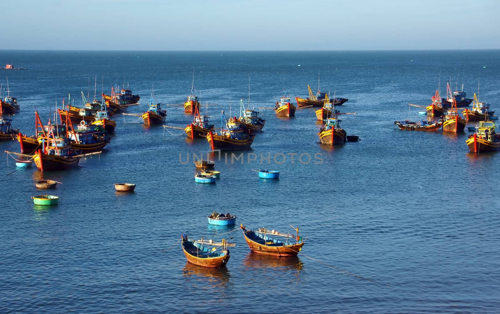 In fishing boat 's Mui Ne, every early morning of day,   basket boat, pirogue, vessel, coracle  attached with a large number. That day was beautiful, filled with golden light.So nice seascape