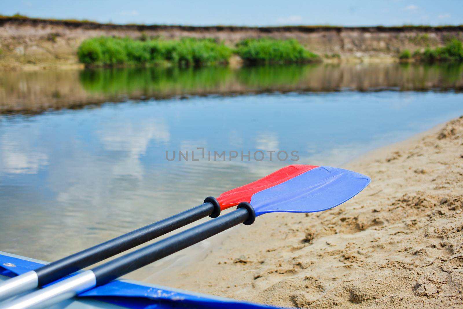 Red and blue paddles for white water rafting and kayaking