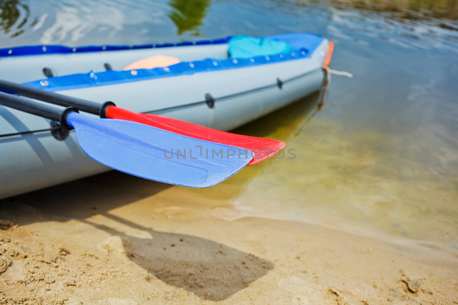 Red and blue paddles for white water rafting and kayaking