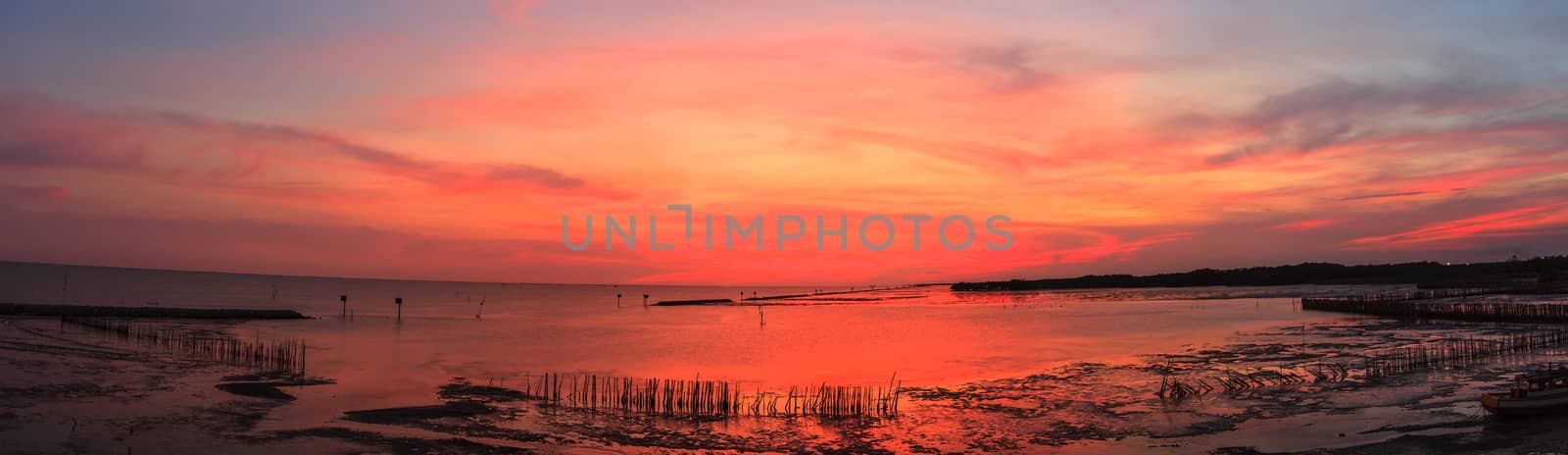 Beautiful panorama of sunset in the sea 
