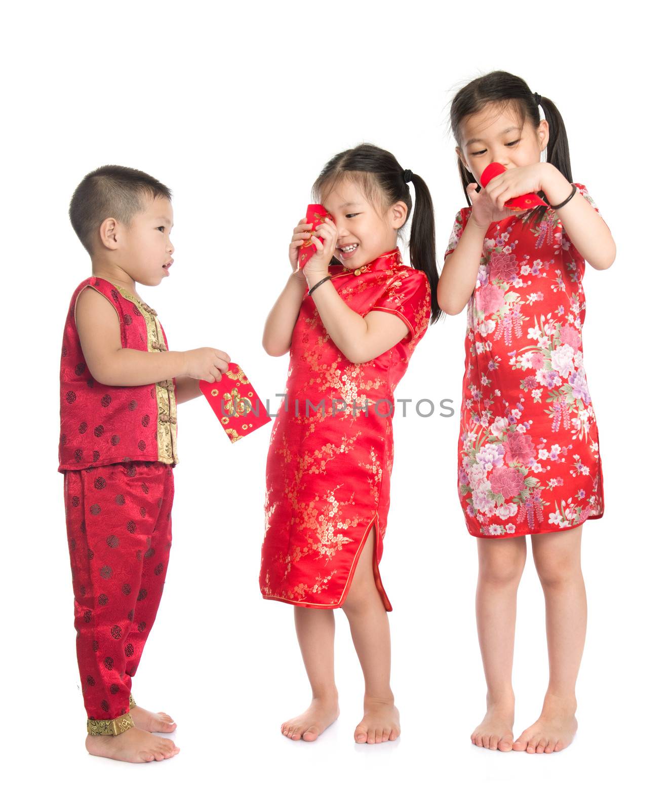 Asian children peeking into red packet  by szefei