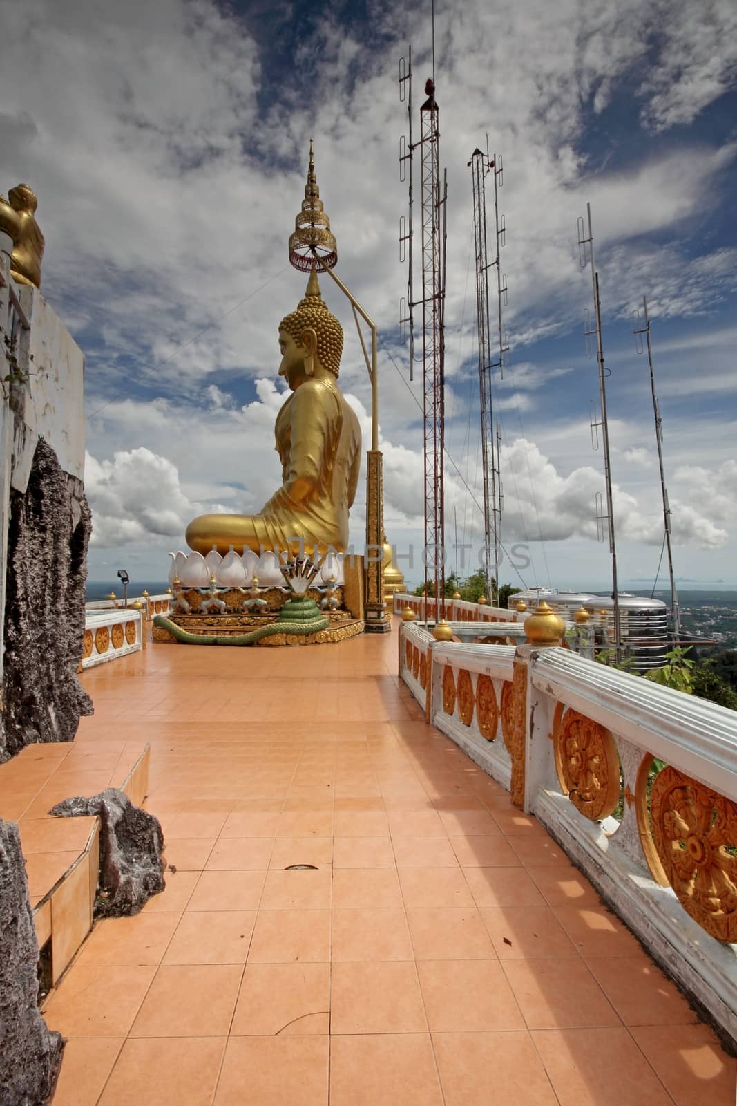 Tiger Temple Thailand by olliemt