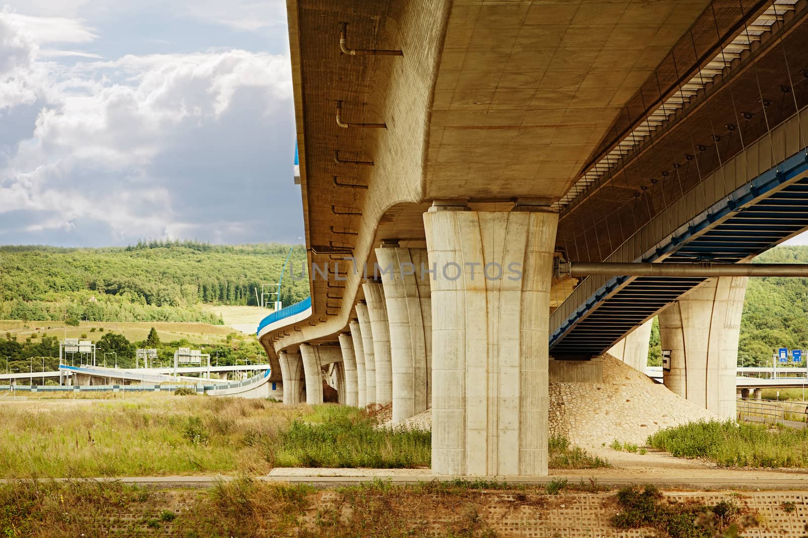Highway construction from under the bridge by Olinkau