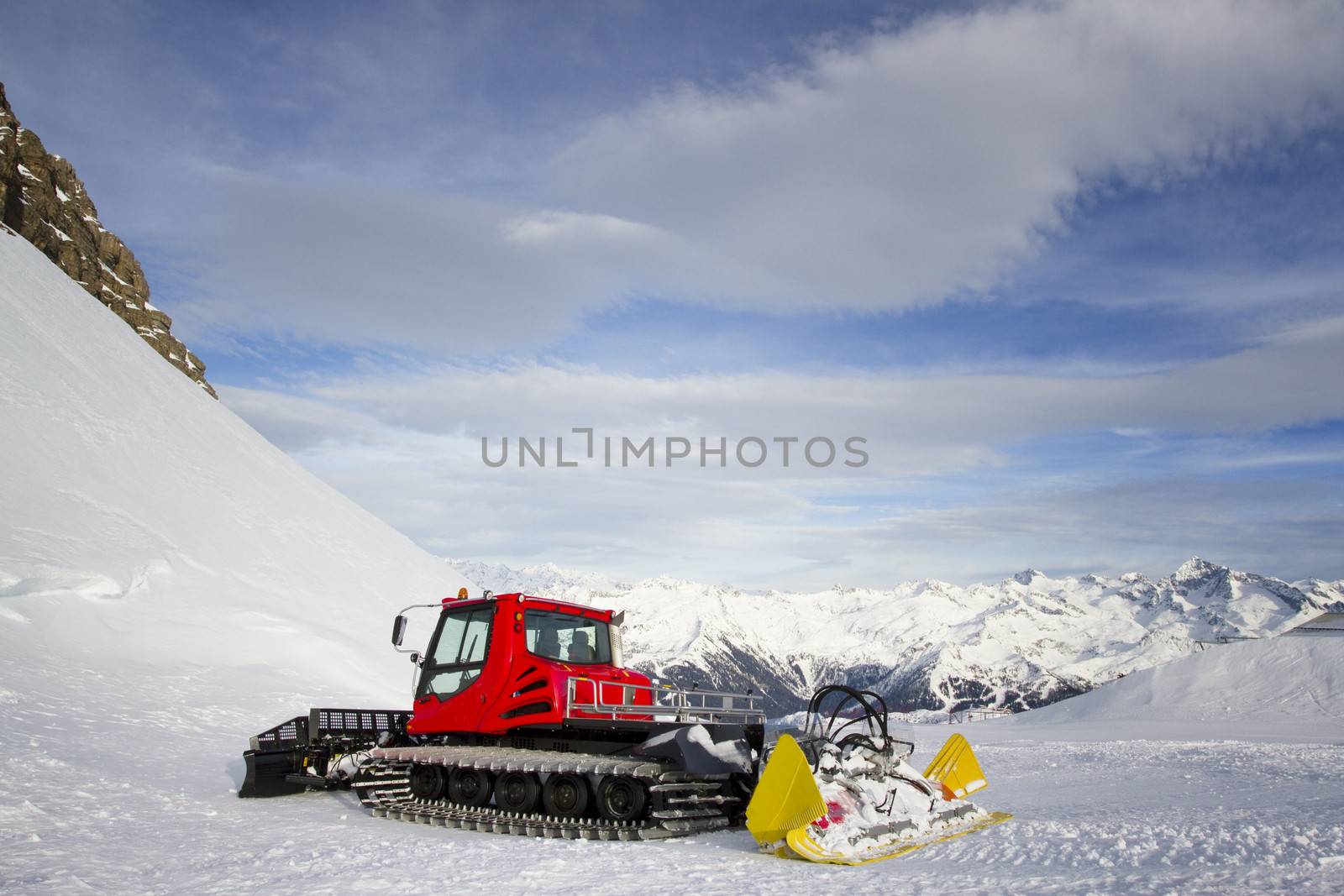 Snowmobile by adrenalina