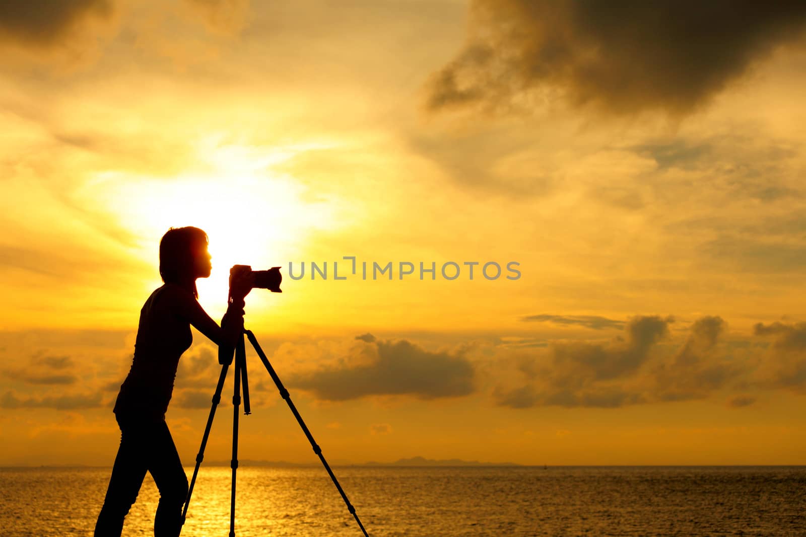 Silhouette photographer by leungchopan