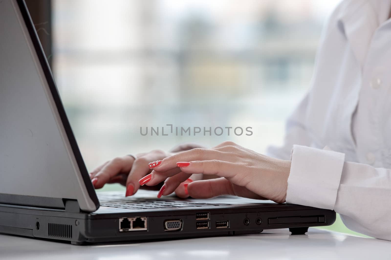 bussineswoman with laptop 