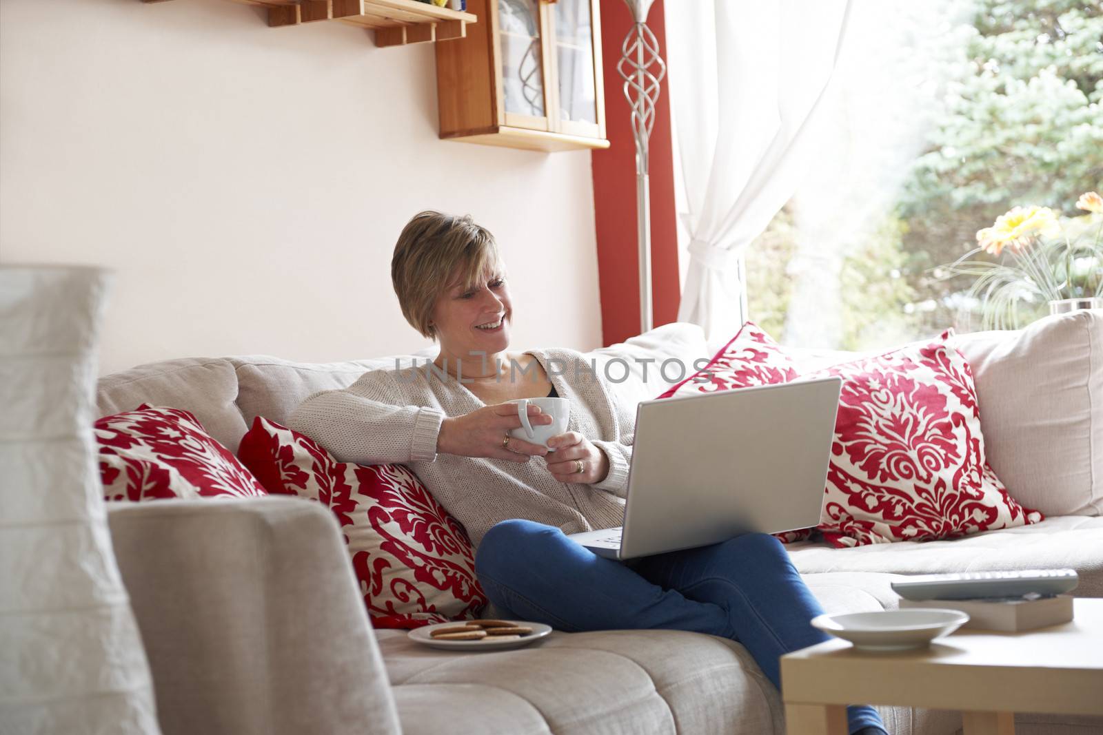 Mother on laptop computer by gemphotography