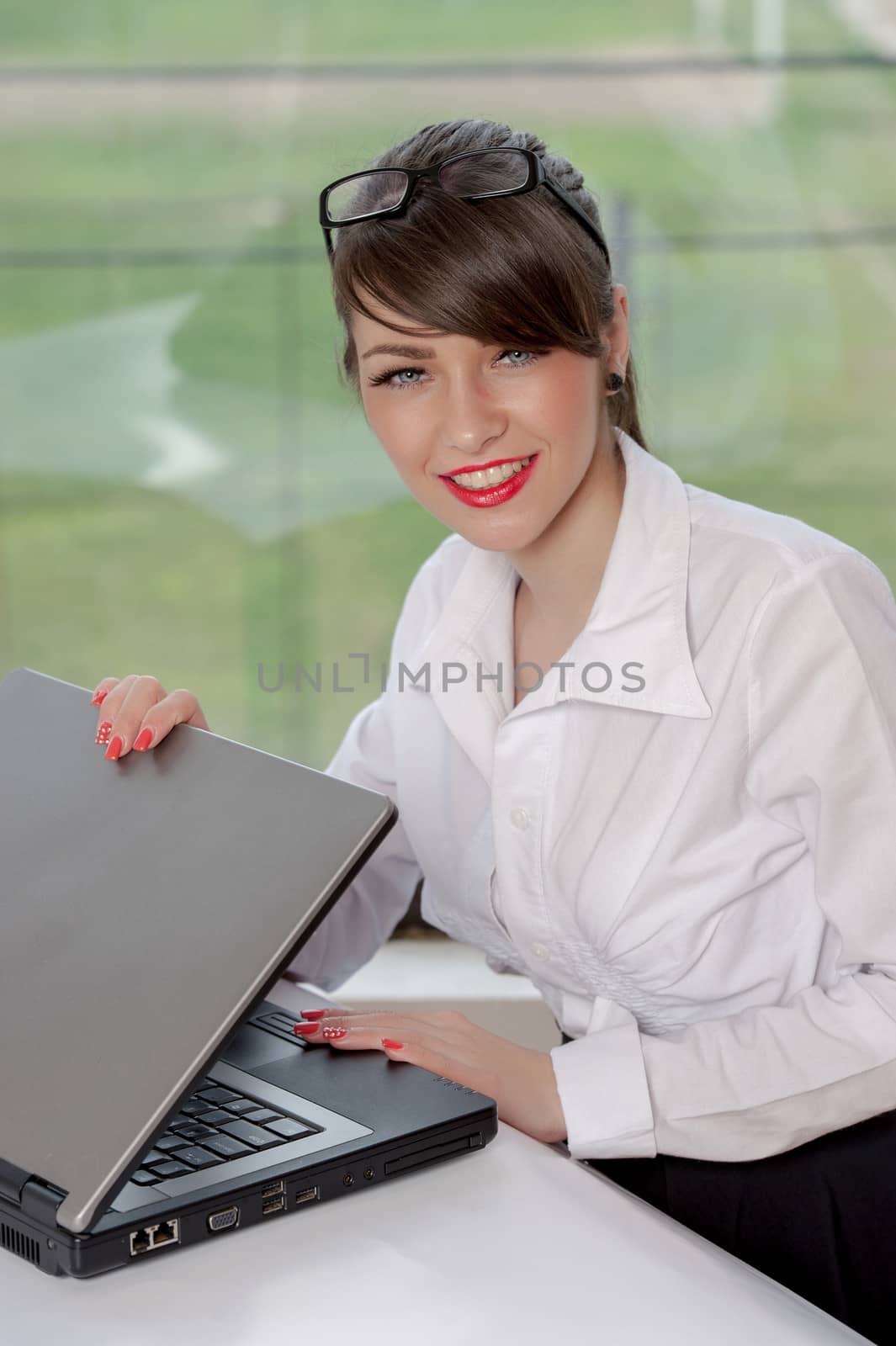 bussineswoman with laptop 