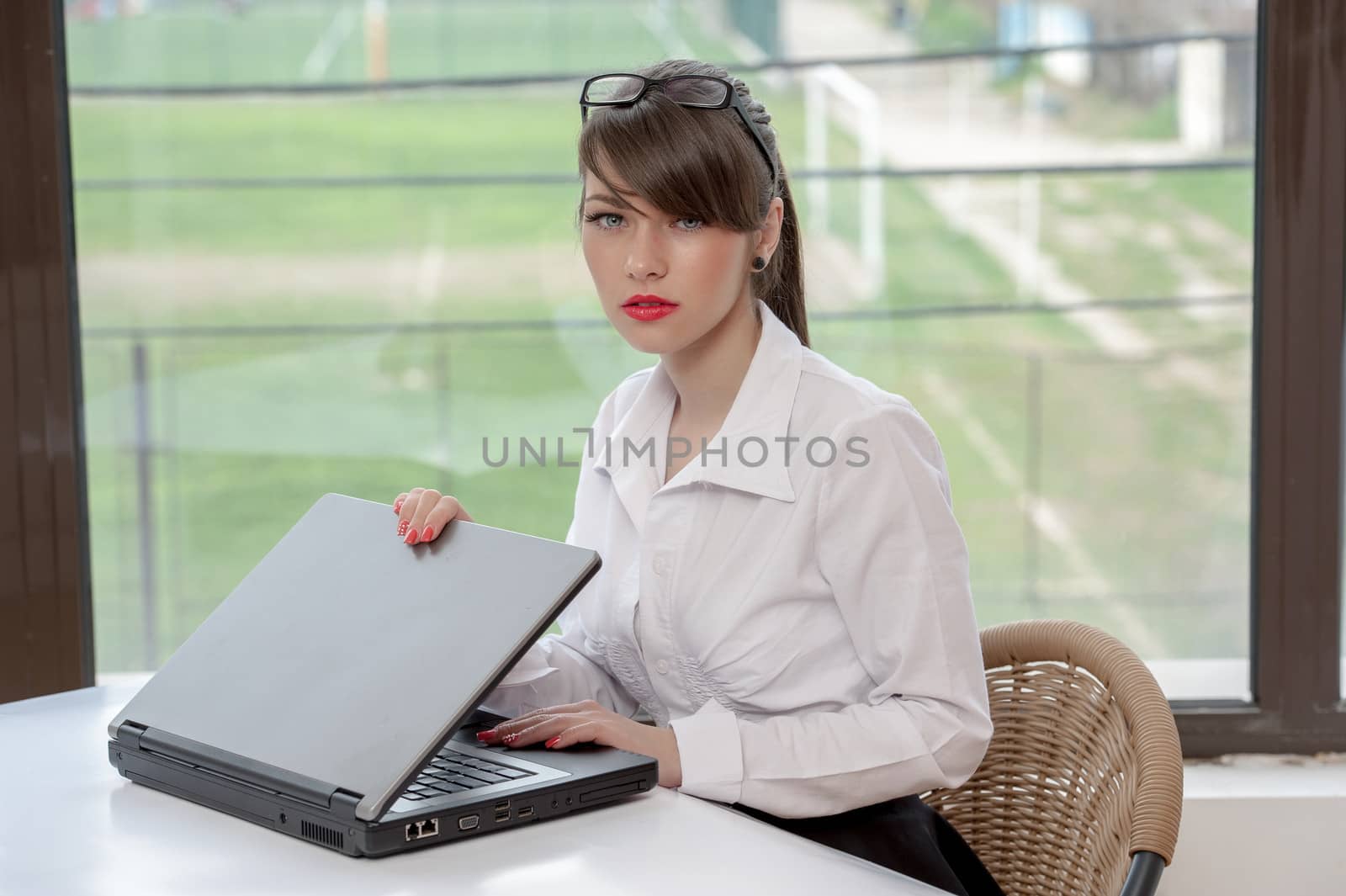 bussineswoman with laptop 