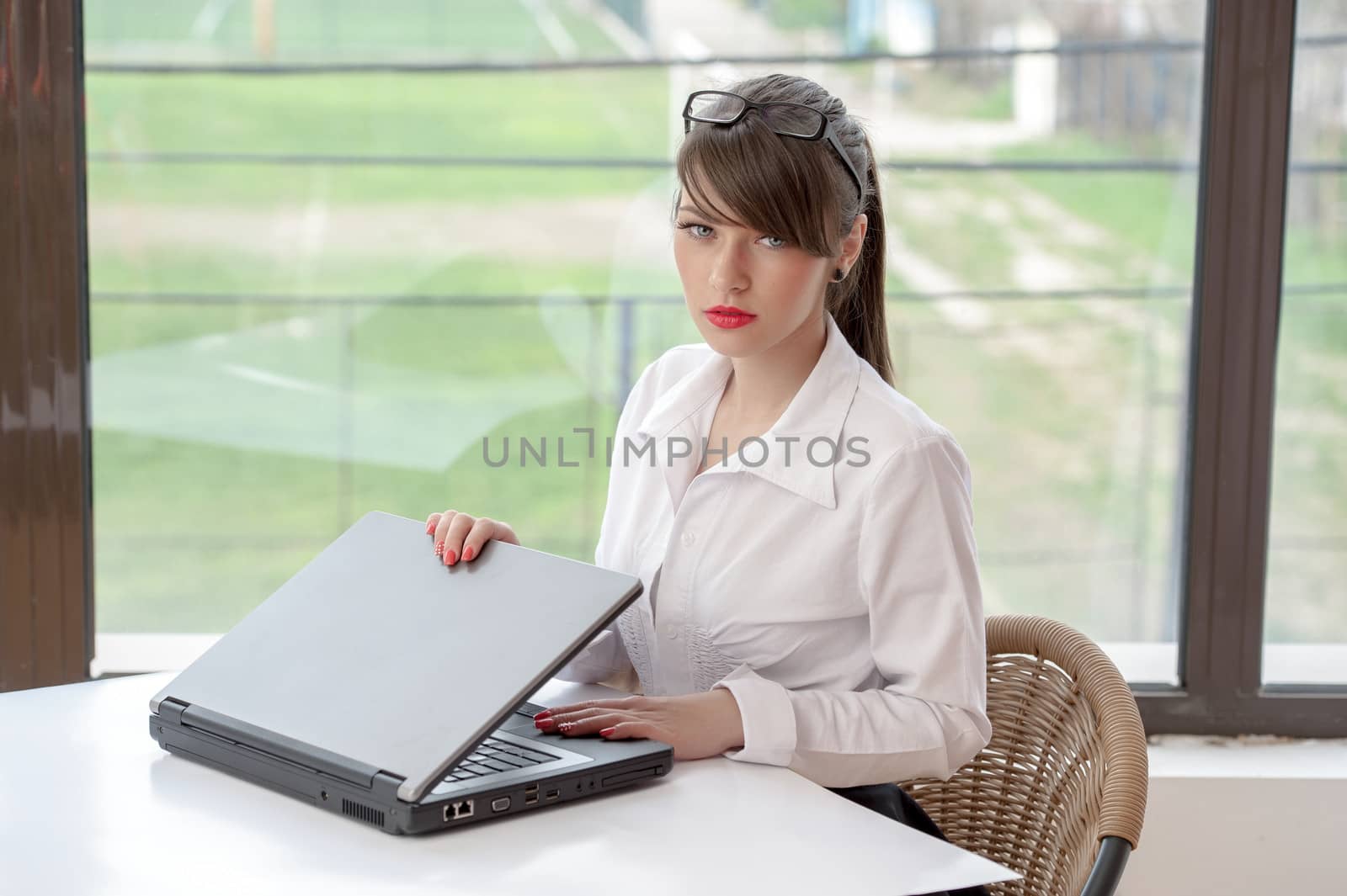 bussineswoman with laptop 