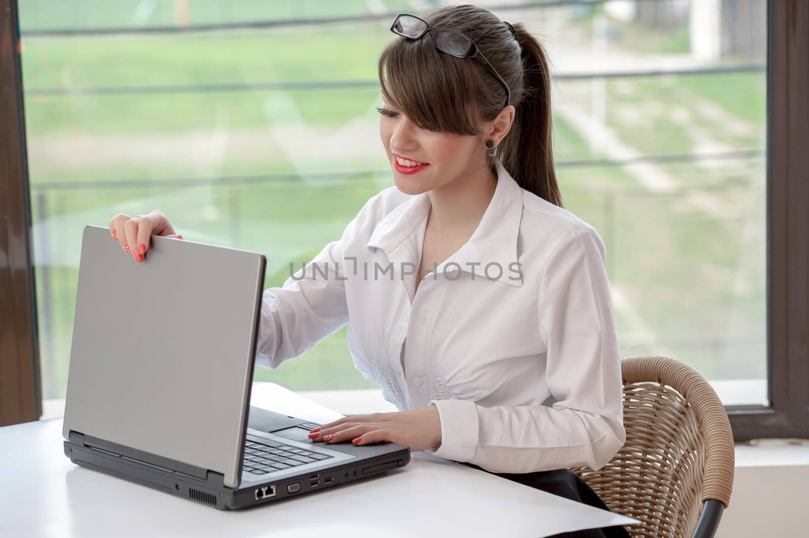 bussineswoman with laptop 