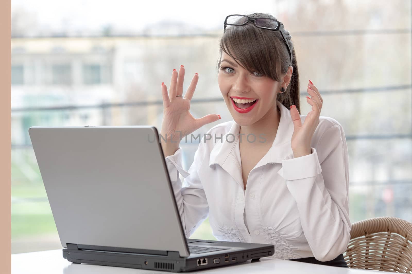 bussineswoman with laptop 