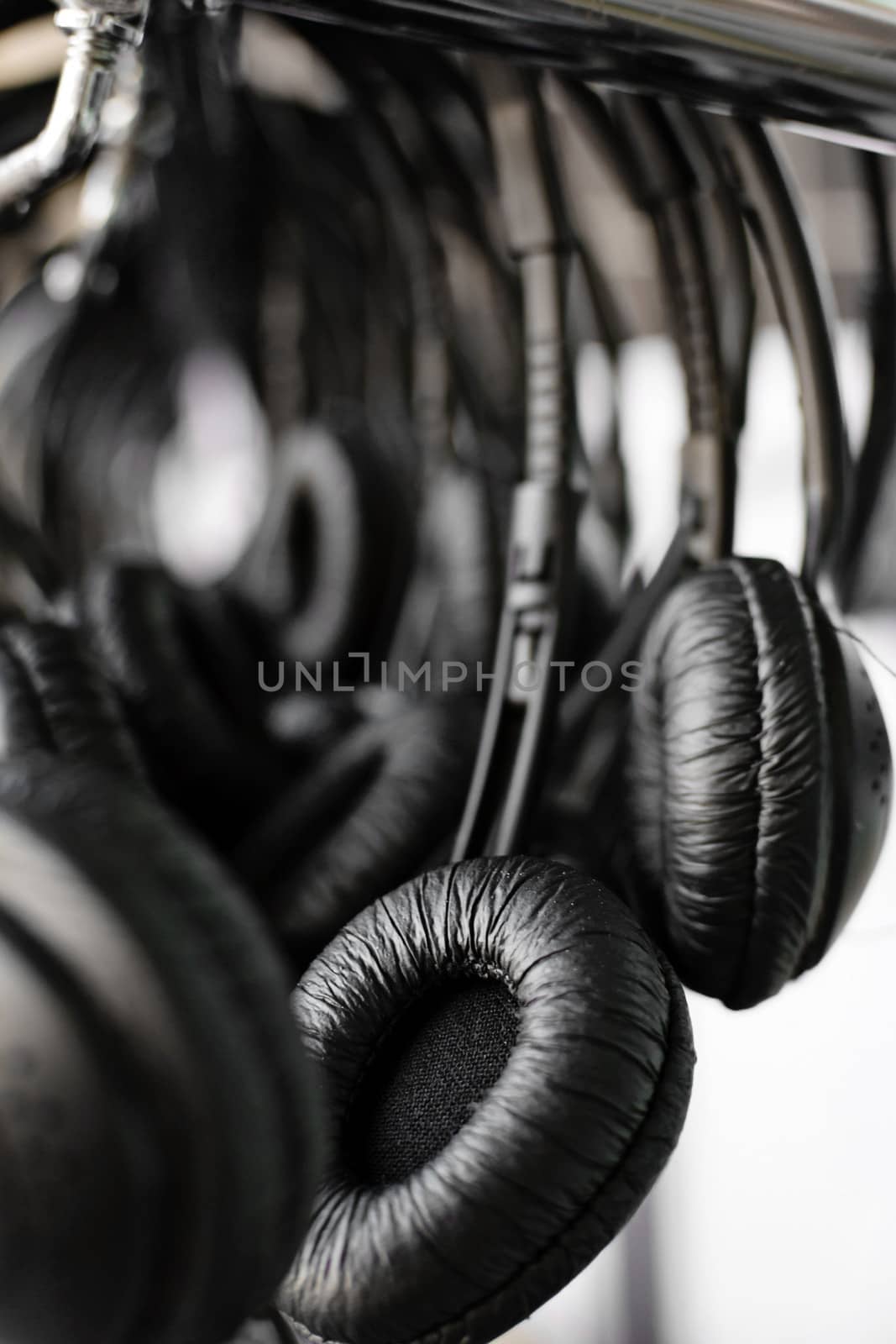 Black pair of headphones by elwynn