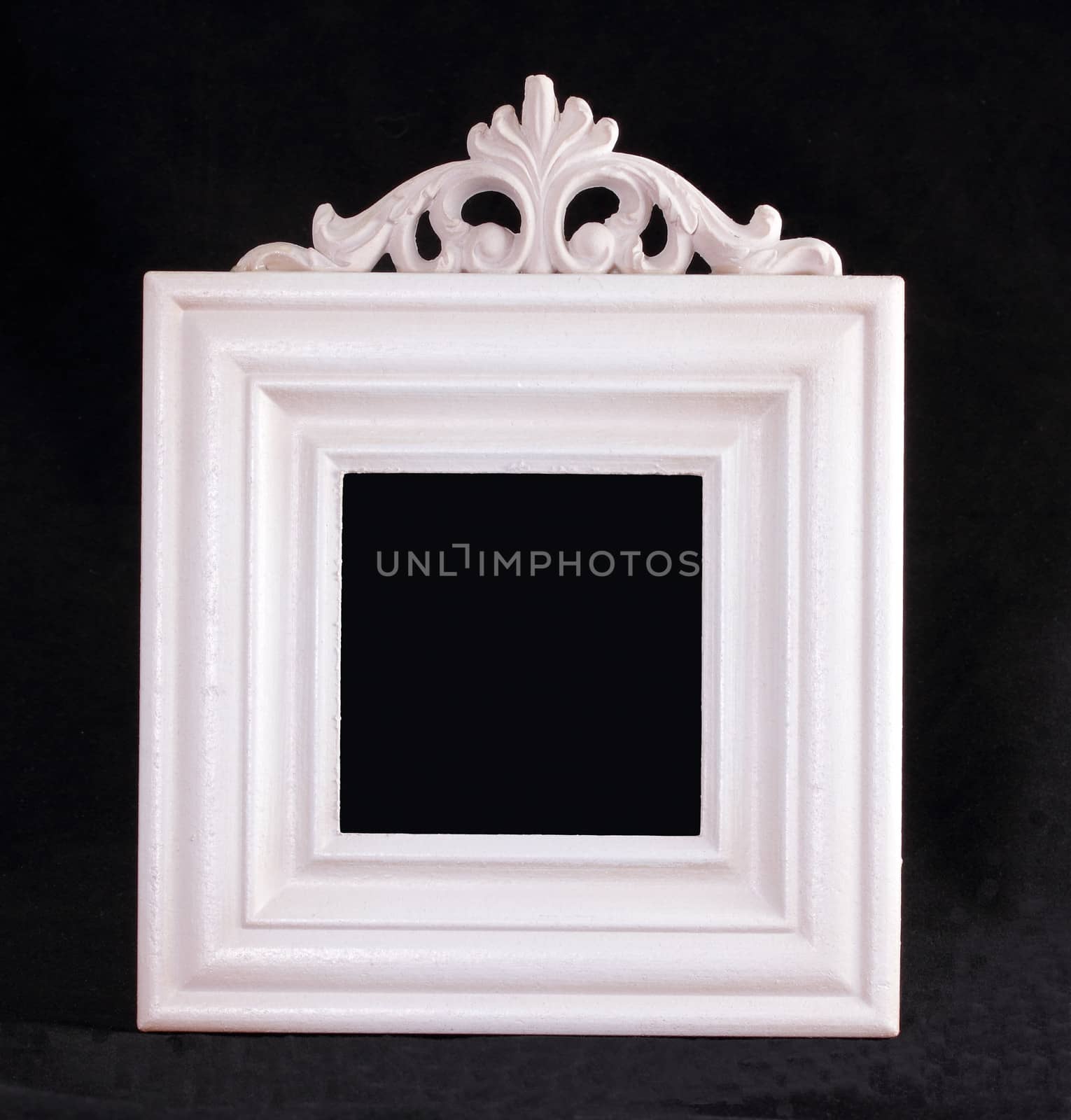 The carved frame for pictures or photos