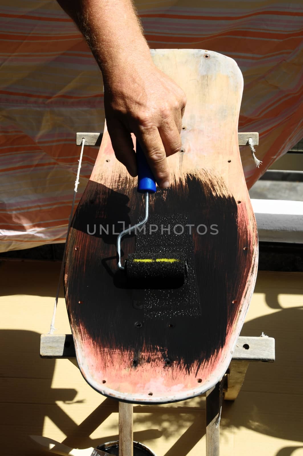 Restore an Old Vintage Skateboard with Black Painting
