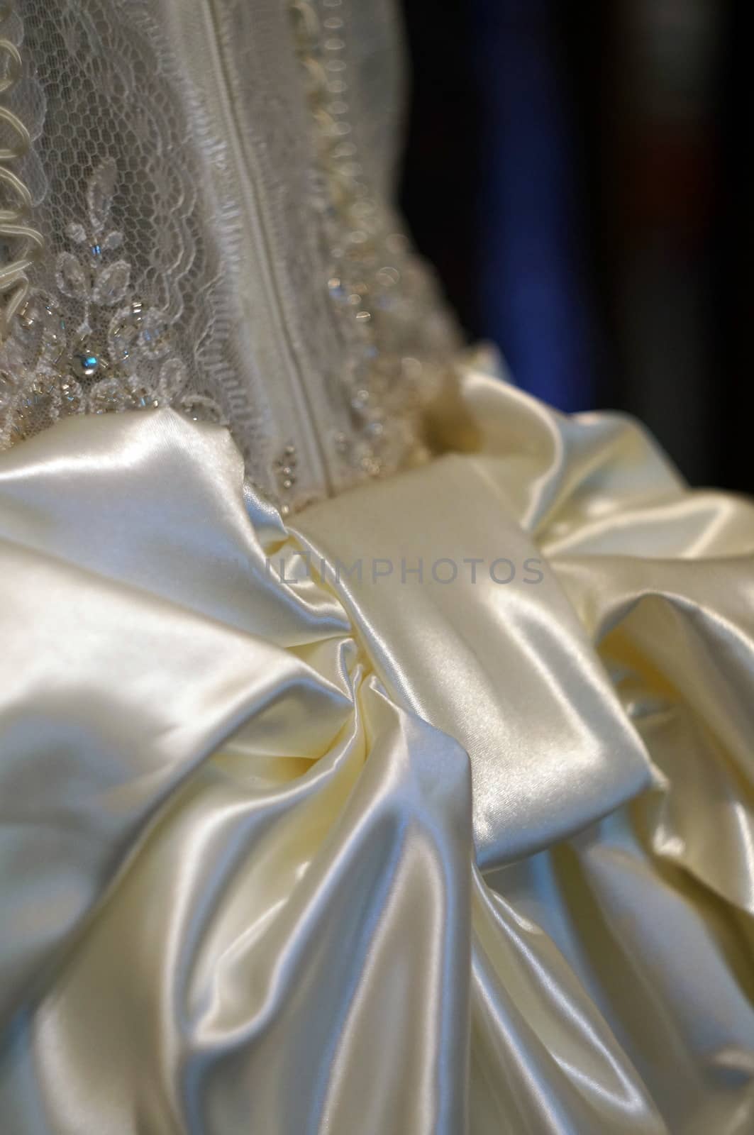 Bow - the element of wedding dresses