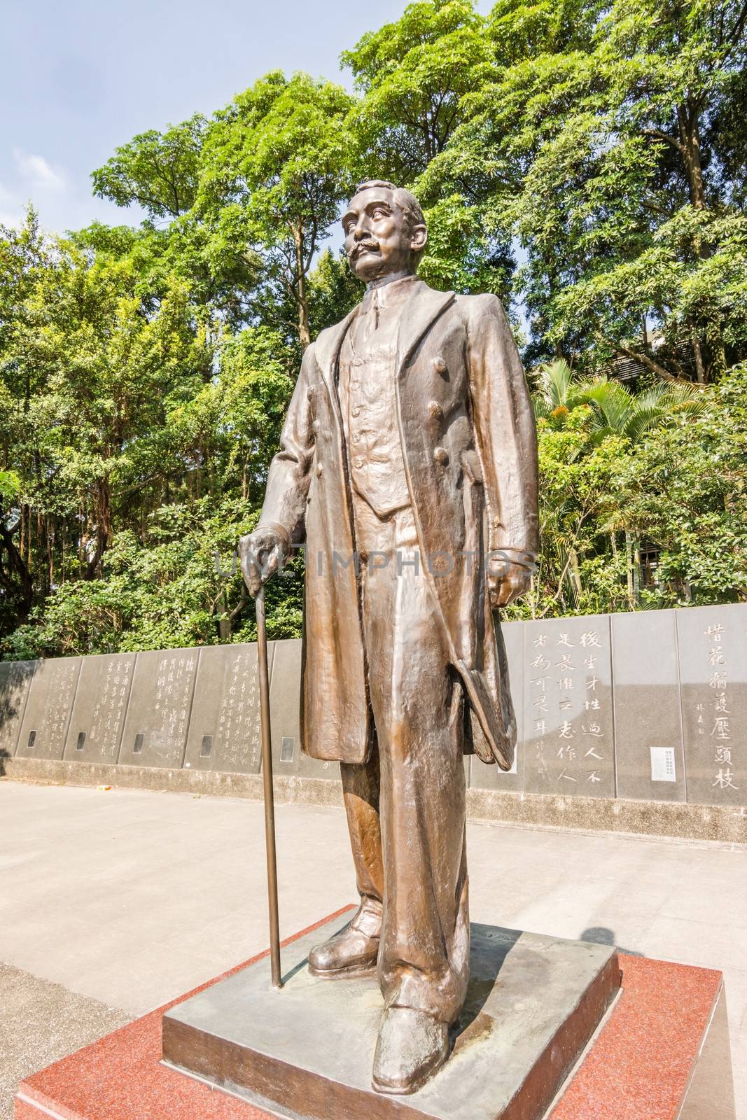 statue of Sun Yat-Sen by elwynn
