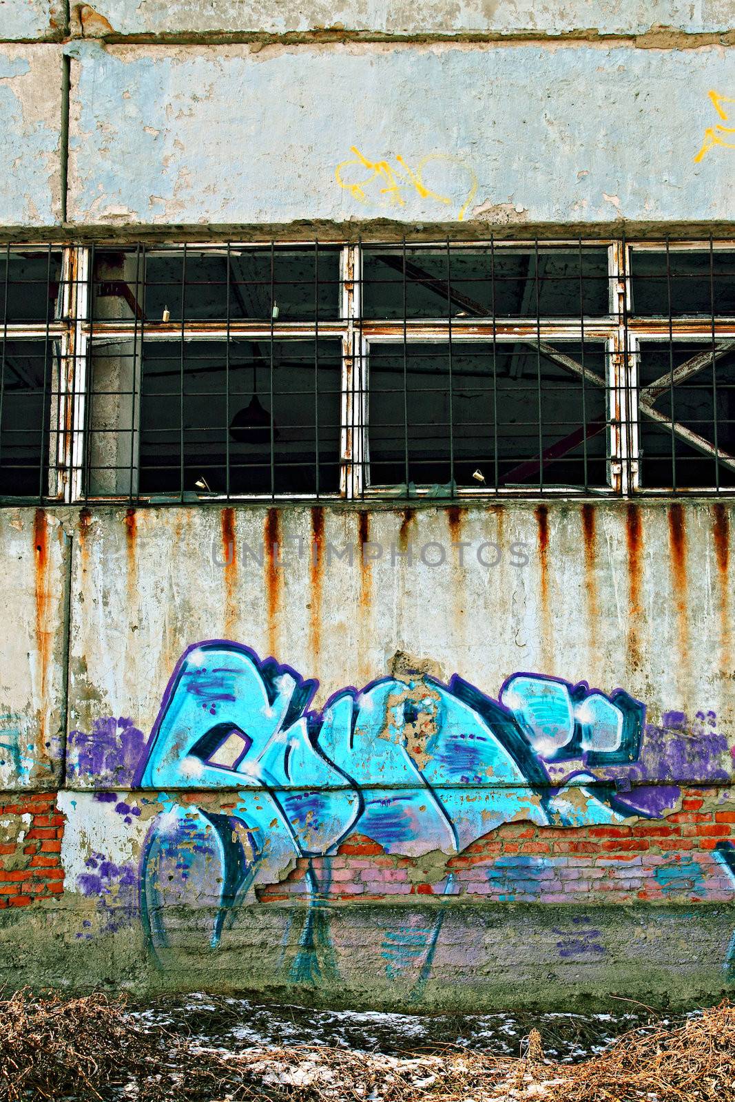 graffiti on old concrete wall